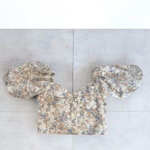 Abercrombie & Fitch Floral Puff Sleeve Crop Top - White and Blue size M ,women’s